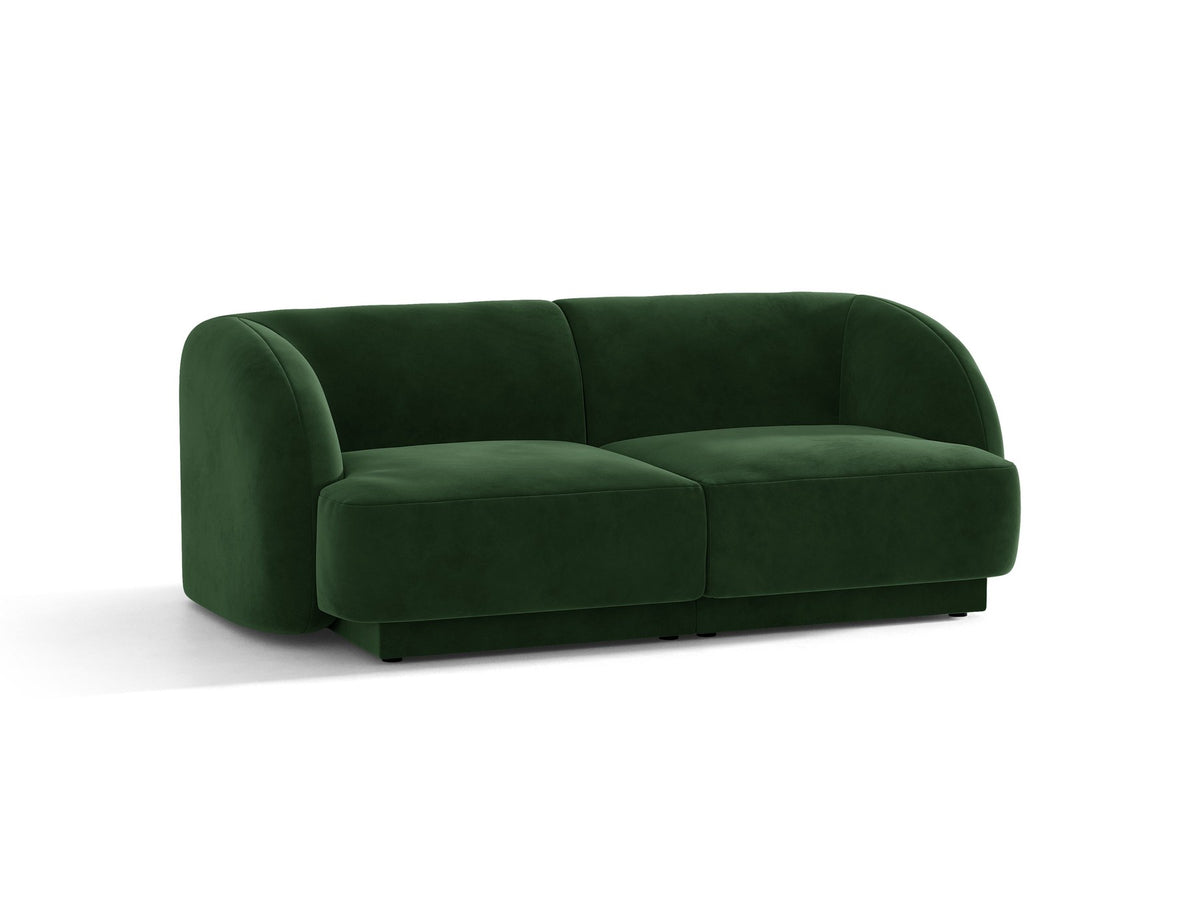 Dunkelbeiges 2er Sofa Miley von Micadoni mit Bluvel-Stoffbezug, schwarzen Kunststoffbeinen und flacher Rückenlehne, freigestellt fotografiert.