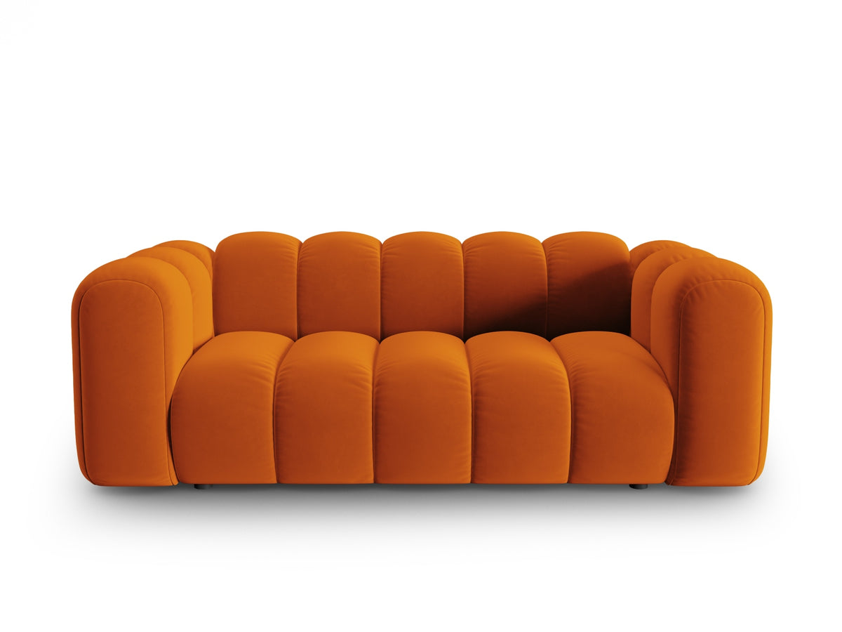 Lupine Velour Sofa 2 Sitzer in Terracotta-Salvador präsentiert im Onlineshop von KAQTU Design AG. 2er Sofa ist von Micadoni