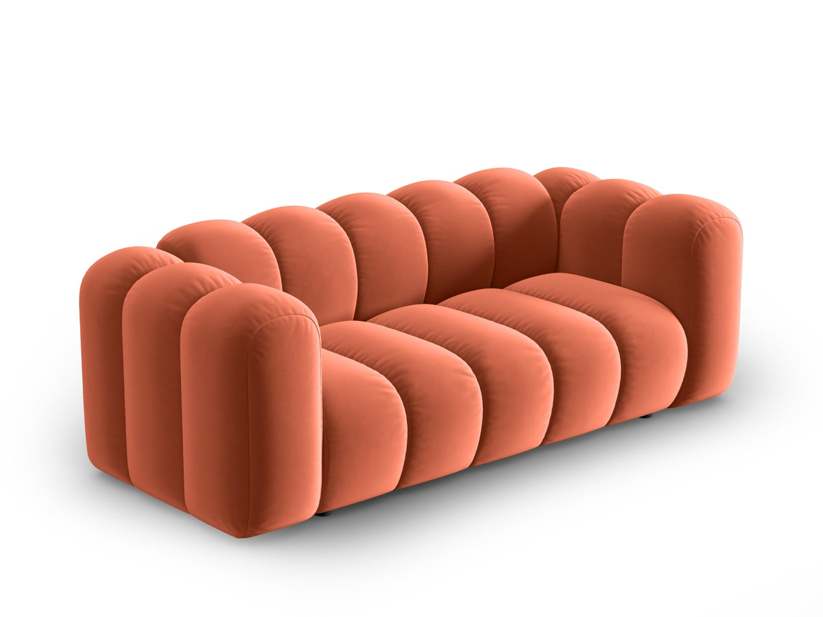Lupine Velour Sofa 2 Sitzer in Coral-Salvador präsentiert im Onlineshop von KAQTU Design AG. 2er Sofa ist von Micadoni