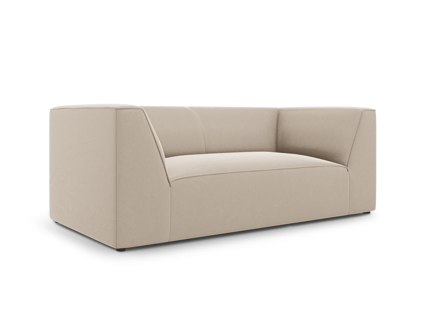 Elegantes Ruby Velour Sofa für zwei Personen in stilvollem Beige, ideal für moderne Wohnräume, erhältlich bei KAQTU Design AG.