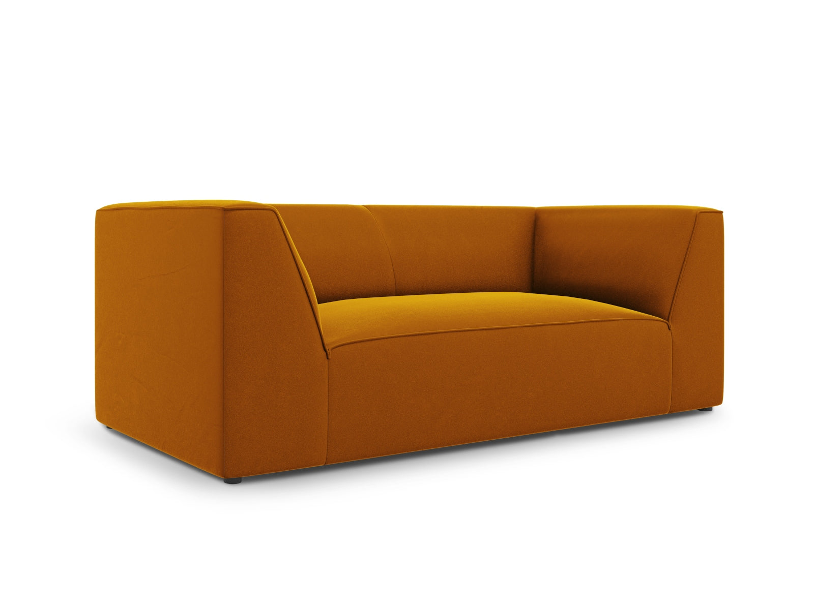 Elegantes Ruby Velour Sofa in Rot, 2-Sitzer von Micadoni, ideal für stilvolle Wohnräume und gemütliche Abende.