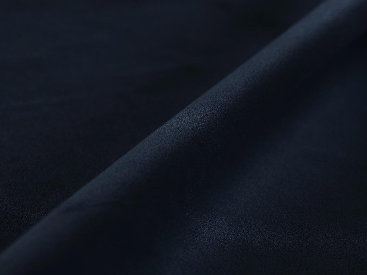 Nuria Velour Sofa 2 Sitzer in Dark Blue-Paris präsentiert im Onlineshop von KAQTU Design AG. 2er Sofa ist von Micadoni