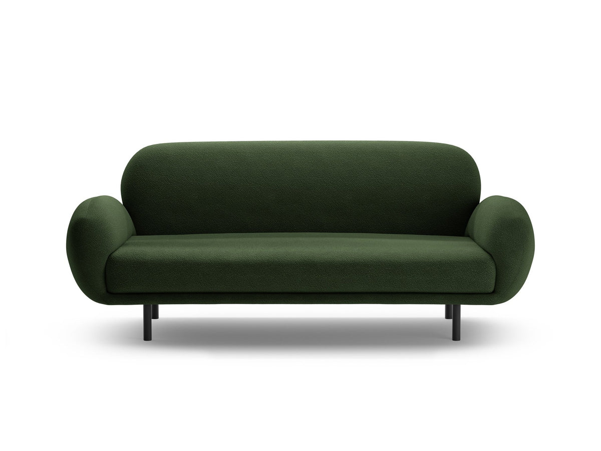 Weisses 2er Sofa Poppy von Micadoni mit rundlicher Silhouette, Bouclé-Stoff Baloo und schwarzen Stahlbeinen vor neutralem Hintergrund.