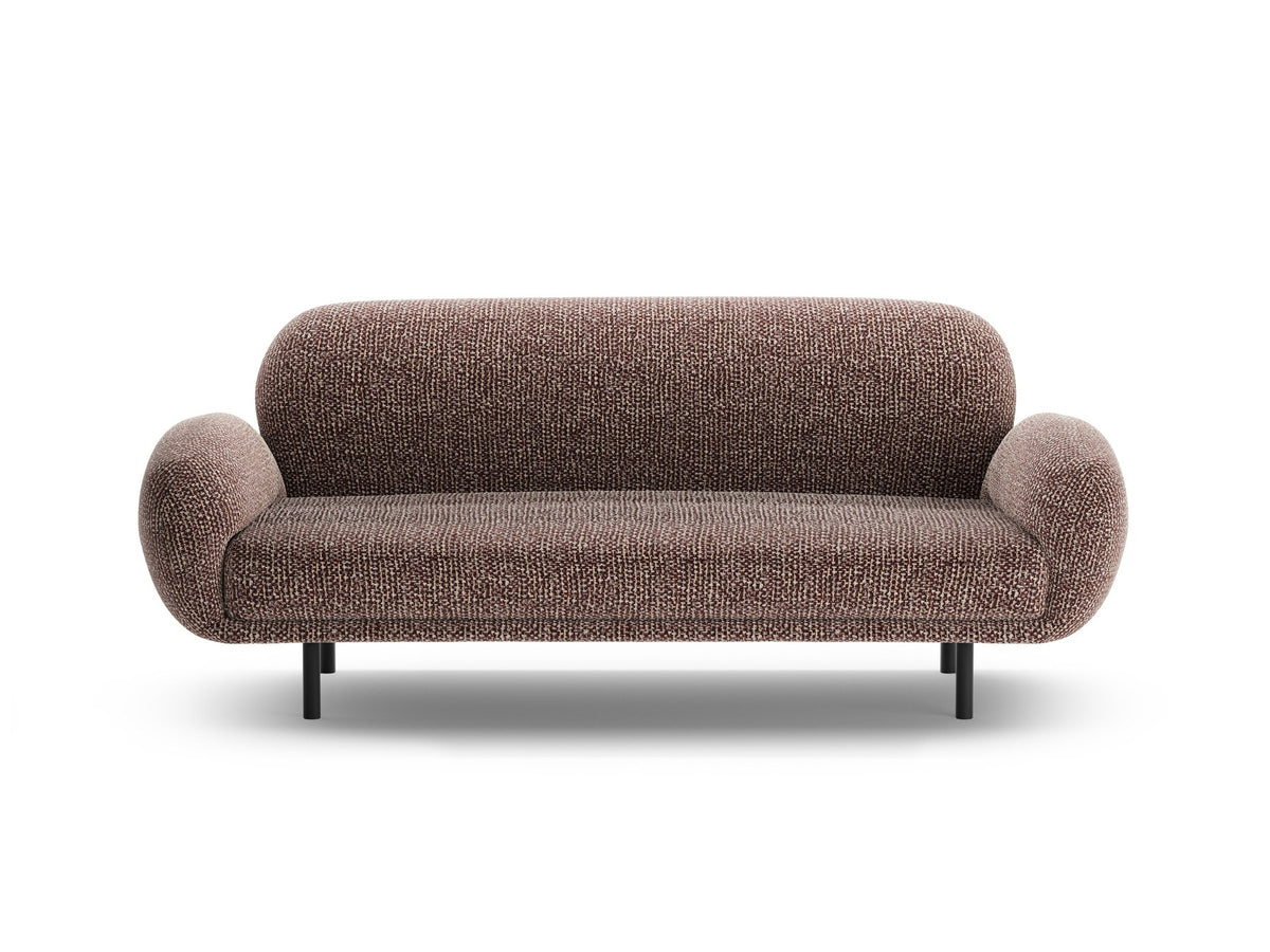 Weisses 2er Sofa Poppy von Micadoni mit rundlicher Silhouette, Bouclé-Stoff Baloo und schwarzen Stahlbeinen vor neutralem Hintergrund.