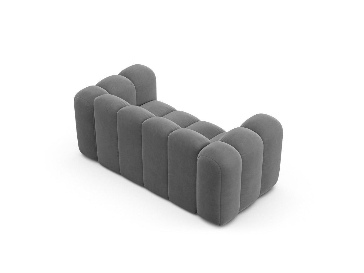 Produktfoto des Lupine Modularen 2er Sofas von Micadoni in leichtem Beige mit Venus-Samtstoff und schwarzen Kunststoffbeinen.