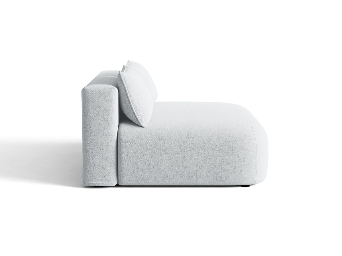 Beiges 3er Sofa Hena von Micadoni mit Chenille-Stoff, abgerundeter Form ohne Armlehnen, Kunststoffbeinen und sichtbarem Bettkasten.