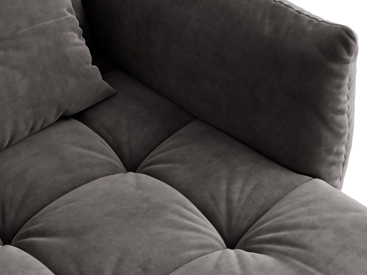 Beiges 3er Sofa Bloom von Micadoni aus samtigem Casino-Stoff mit schwarzen Kunststoffbeinen, ausklappbarer Bettfunktion und Stauraumfach.