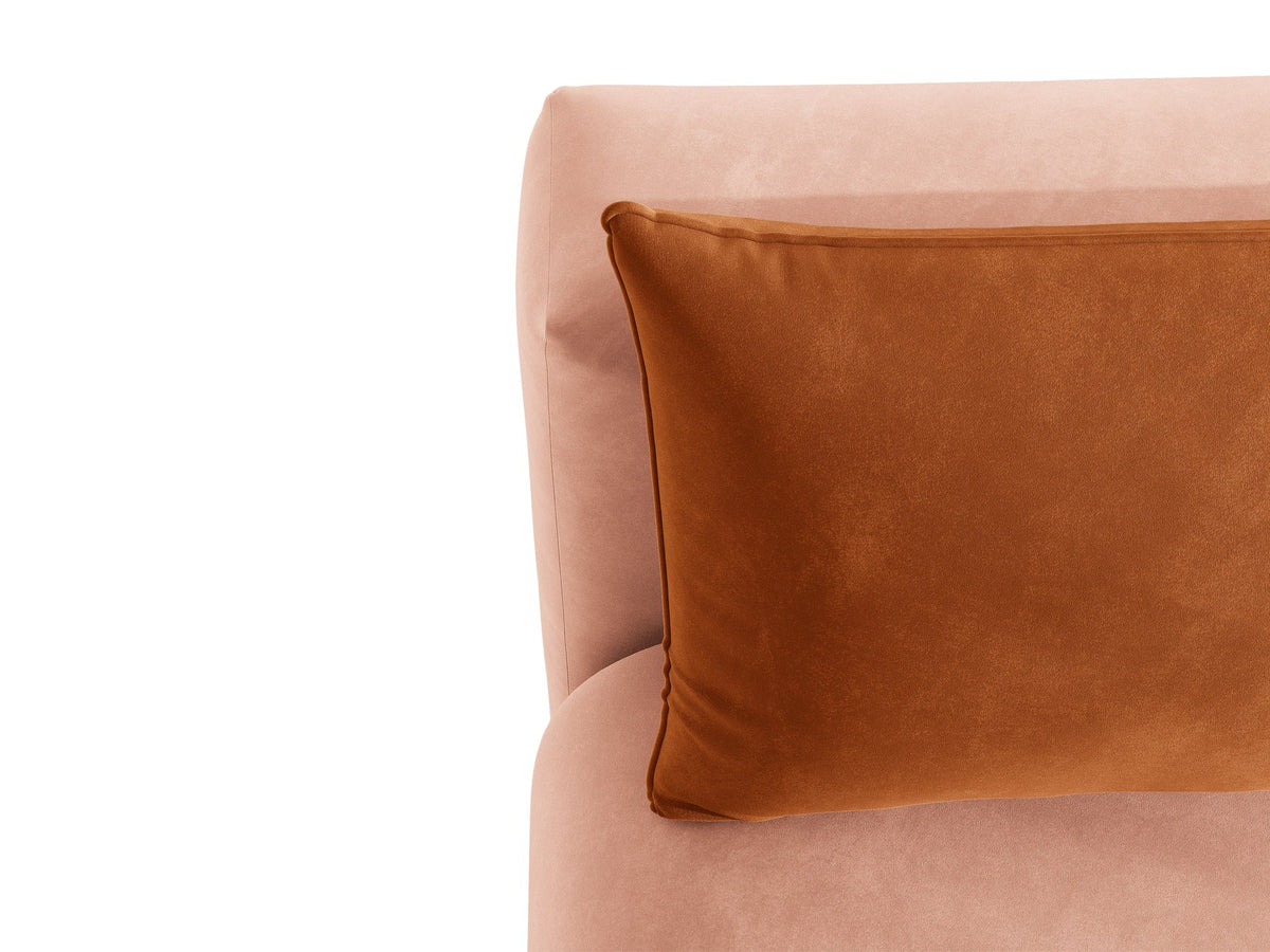 Beiges 3er Sofa Hena von Micadoni mit Chenille-Stoff, abgerundeter Form ohne Armlehnen, Kunststoffbeinen und sichtbarem Bettkasten.