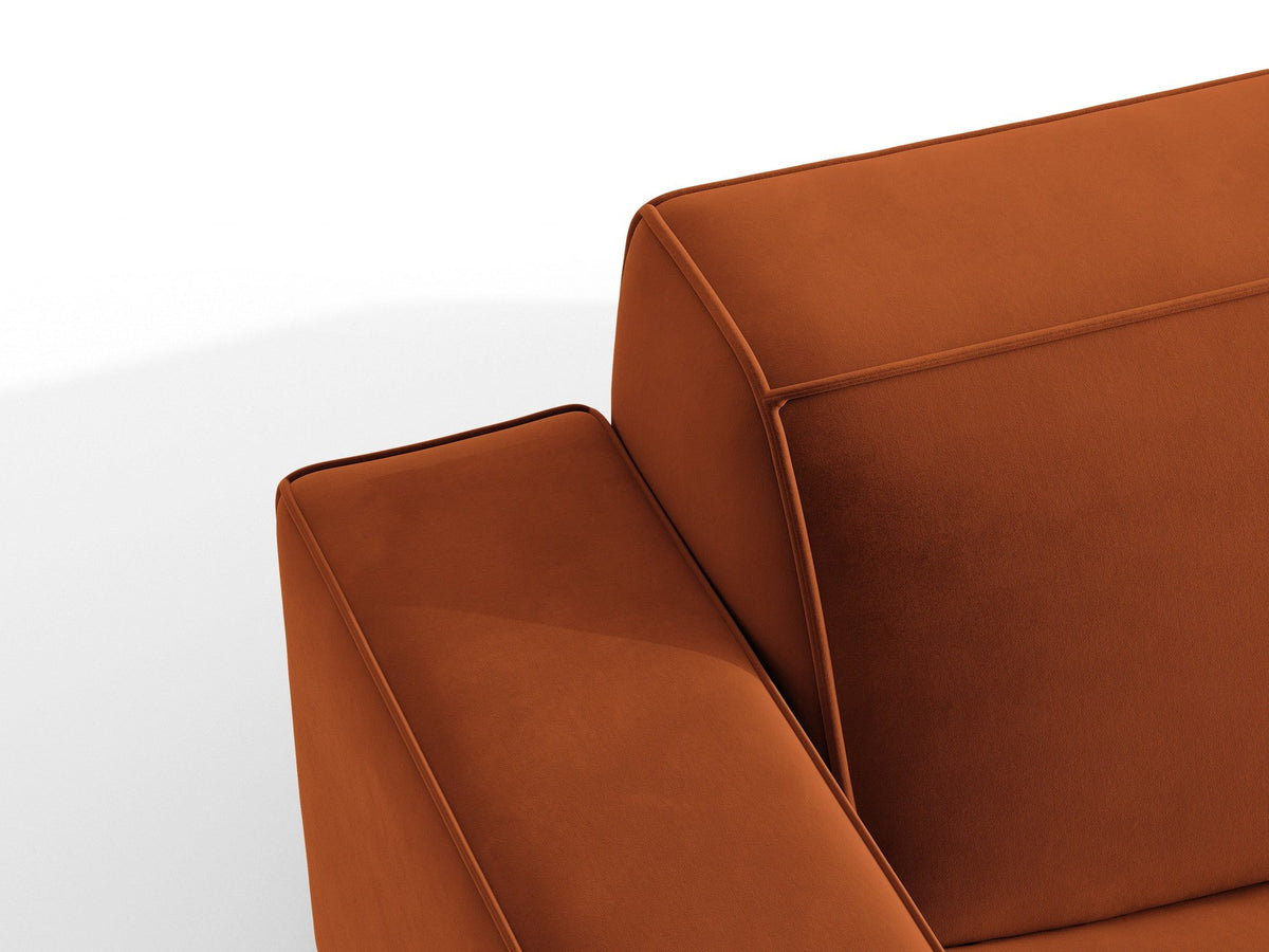 Braunes 3er Sofa Jodie von Micadoni mit Stoffbezug, schwarzen Kunststoffbeinen, ausklappbarer Bettfunktion und integriertem Stauraum im Sitzbereich.