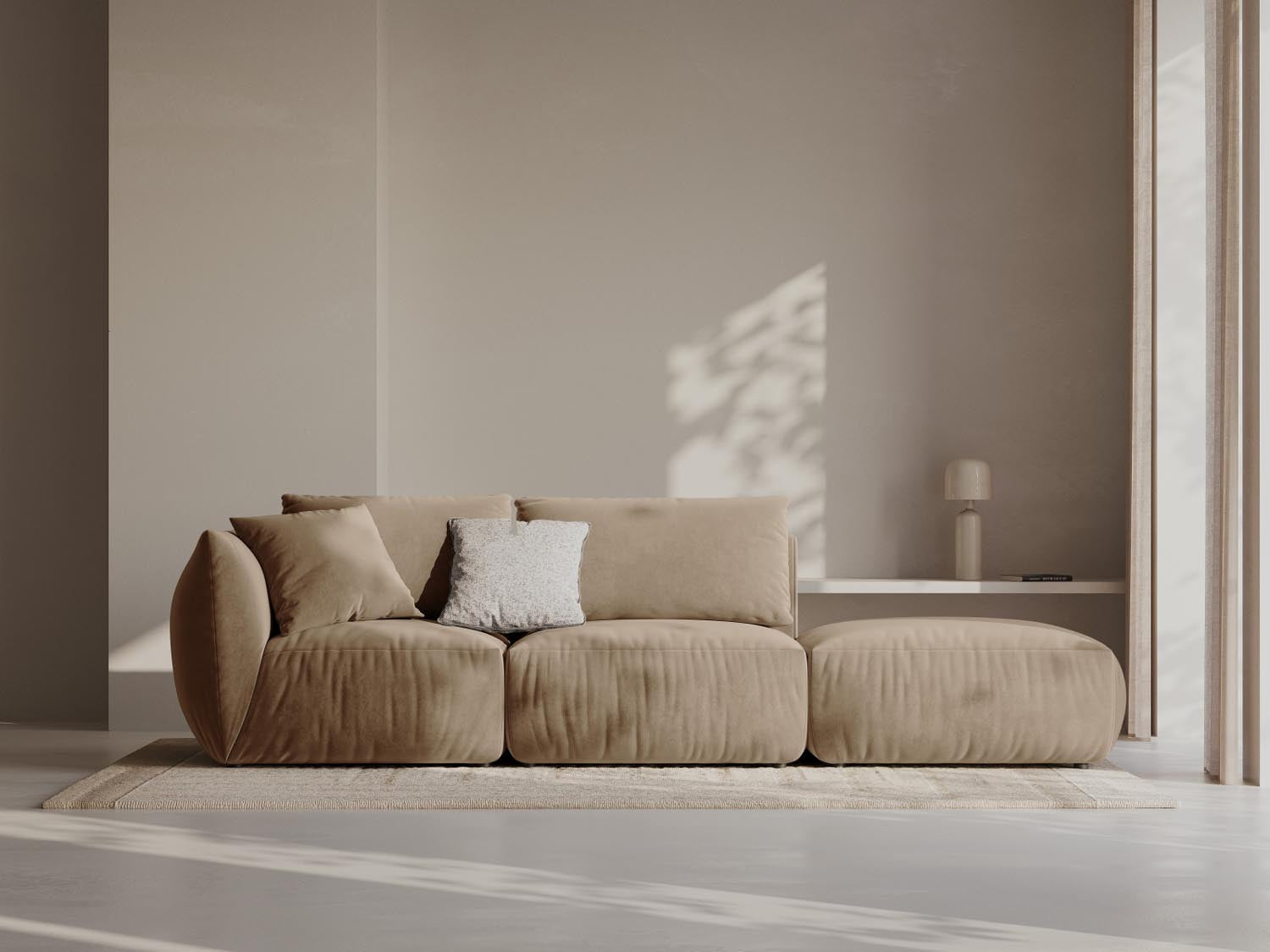 Elegantes Chris Velour Modular Sofa in Sand-Casino, 3-Sitzer, ideal für stilvolle Wohnräume, präsentiert von KAQTU Design AG.