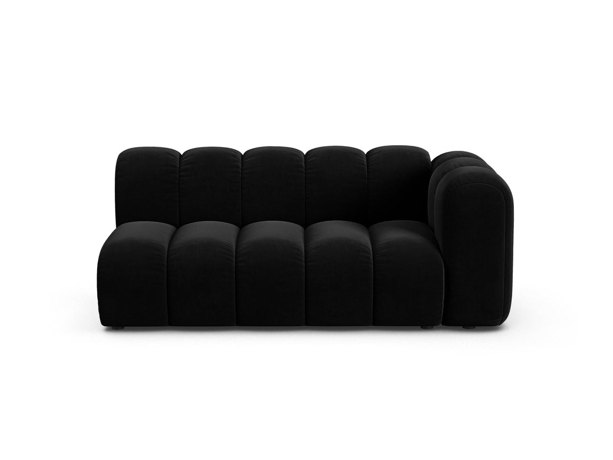 Lupine Dreisitzer von Micadoni, modulares Sofa in leichtem Beige mit Venus Samtstoff, schwarzen Kunststoffbeinen und rechter Ausrichtung.