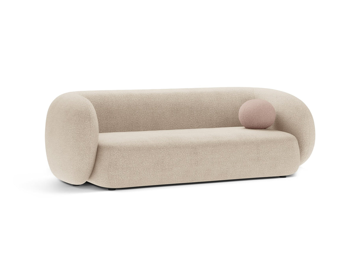 Weisses 3er Sofa Kate von Micadoni mit Bouclé-Stoffbezug, schwarzen Kunststoffbeinen und modularem Aufbau, Frontalansicht.