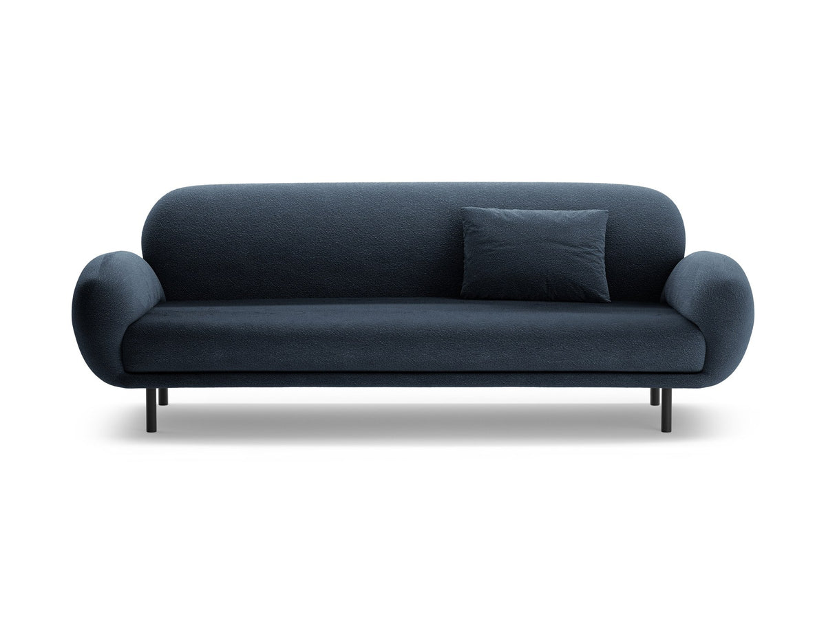 Weisses 3er Sofa Poppy von Micadoni mit strukturiertem Bouclé-Stoff, abgerundeter Silhouette und schlanken schwarzen Metallbeinen.