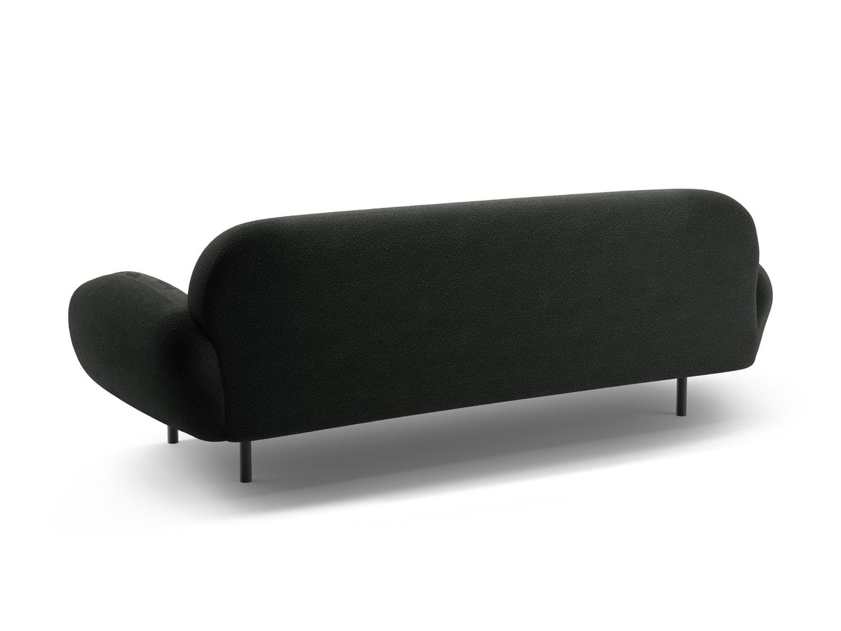 Weisses 3er Sofa Poppy von Micadoni mit strukturiertem Bouclé-Stoff, abgerundeter Silhouette und schlanken schwarzen Metallbeinen.