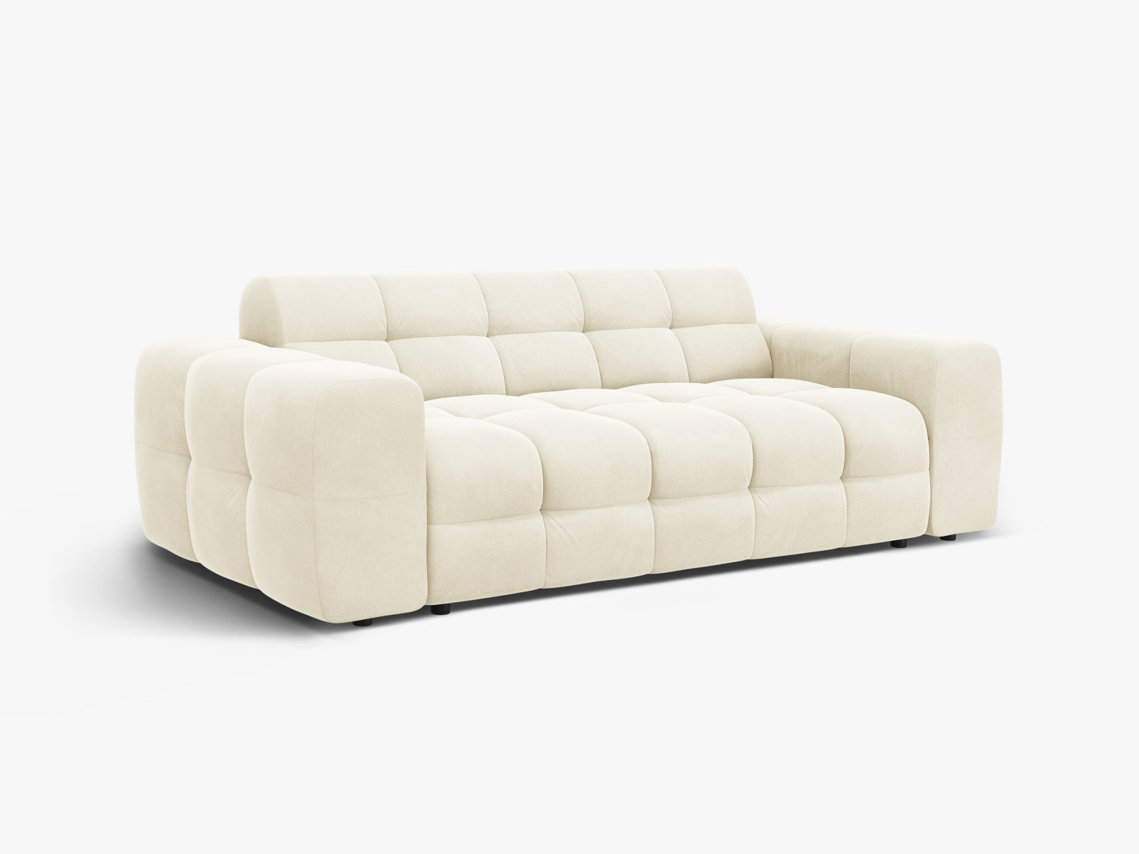 Stilvolles Kendal Velour Sofa in sanftem Ivory, 3-Sitzer von Micadoni, perfekt für moderne Wohnkonzepte und entspannte Stunden.