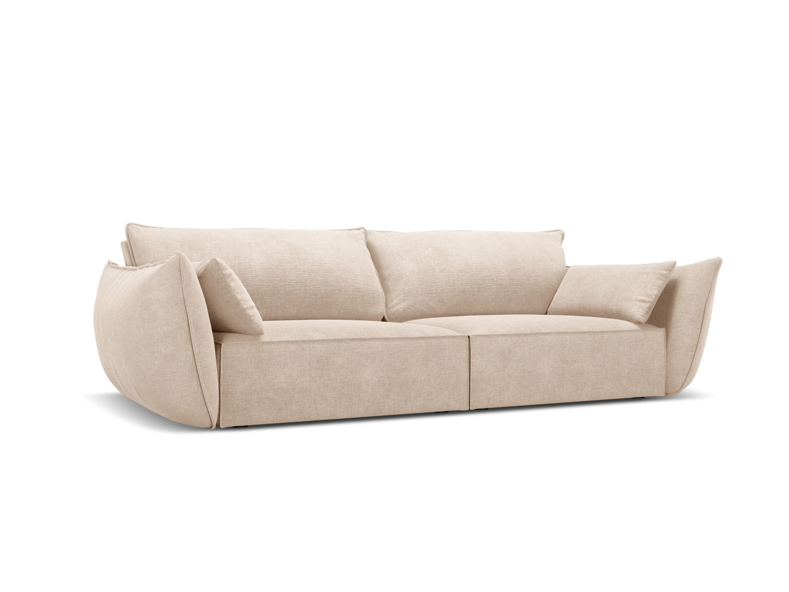 Elegantes Kaelle 3-Sitzer Sofa in sanftem Beige, ideal für stilvolle Wohnräume, präsentiert von Micadoni.
