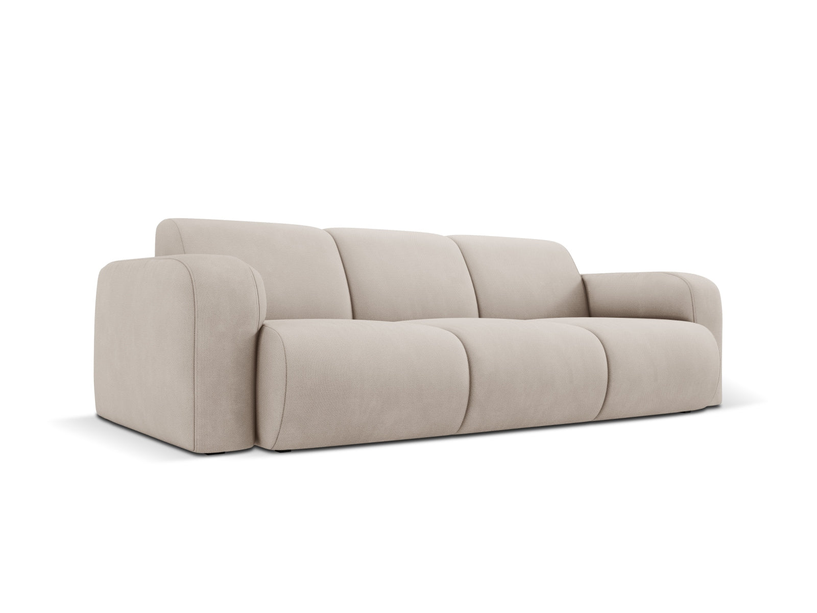 Elegantes 3-Sitzer Sofa Molino in sanftem Beige, ideal für stilvolle Wohnräume, erhältlich bei KAQTU Design AG.