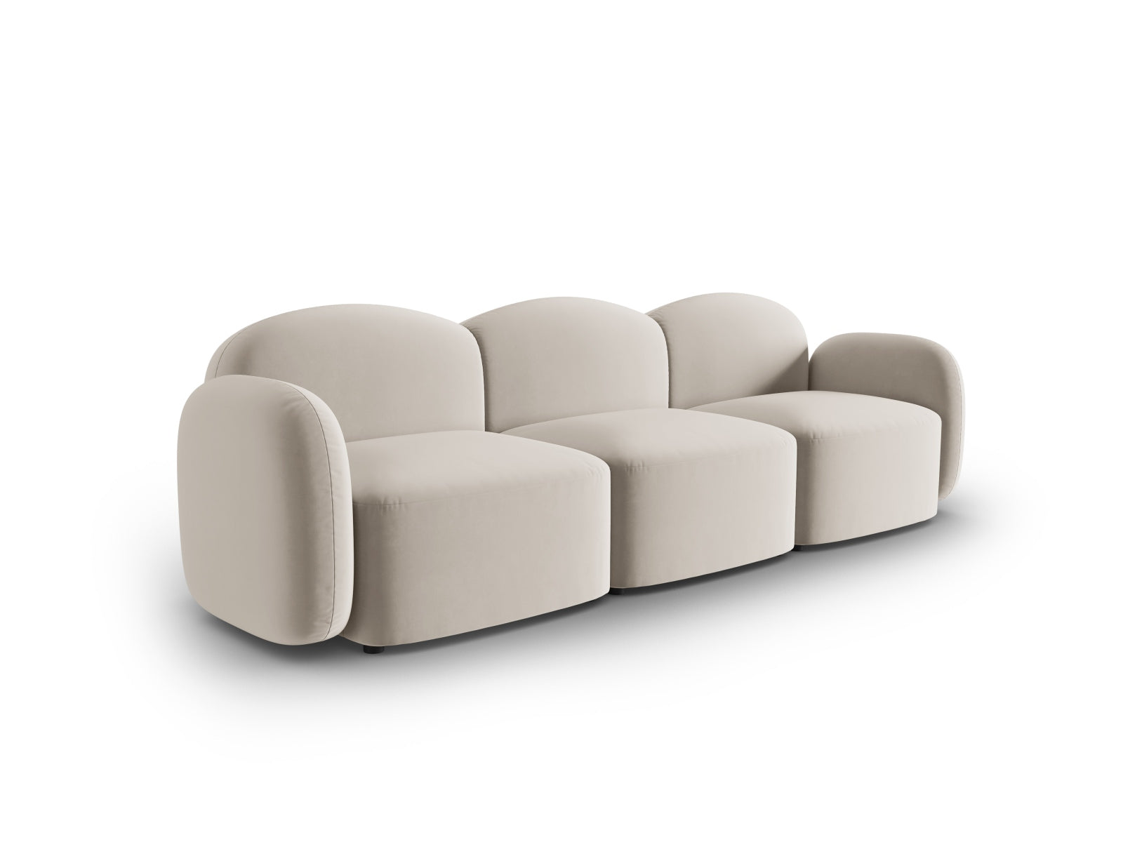 Elegantes Blair Velour Sofa in Ecru, 3-Sitzer von Micadoni, ideal für stilvolle Wohnräume und gemütliche Abende.