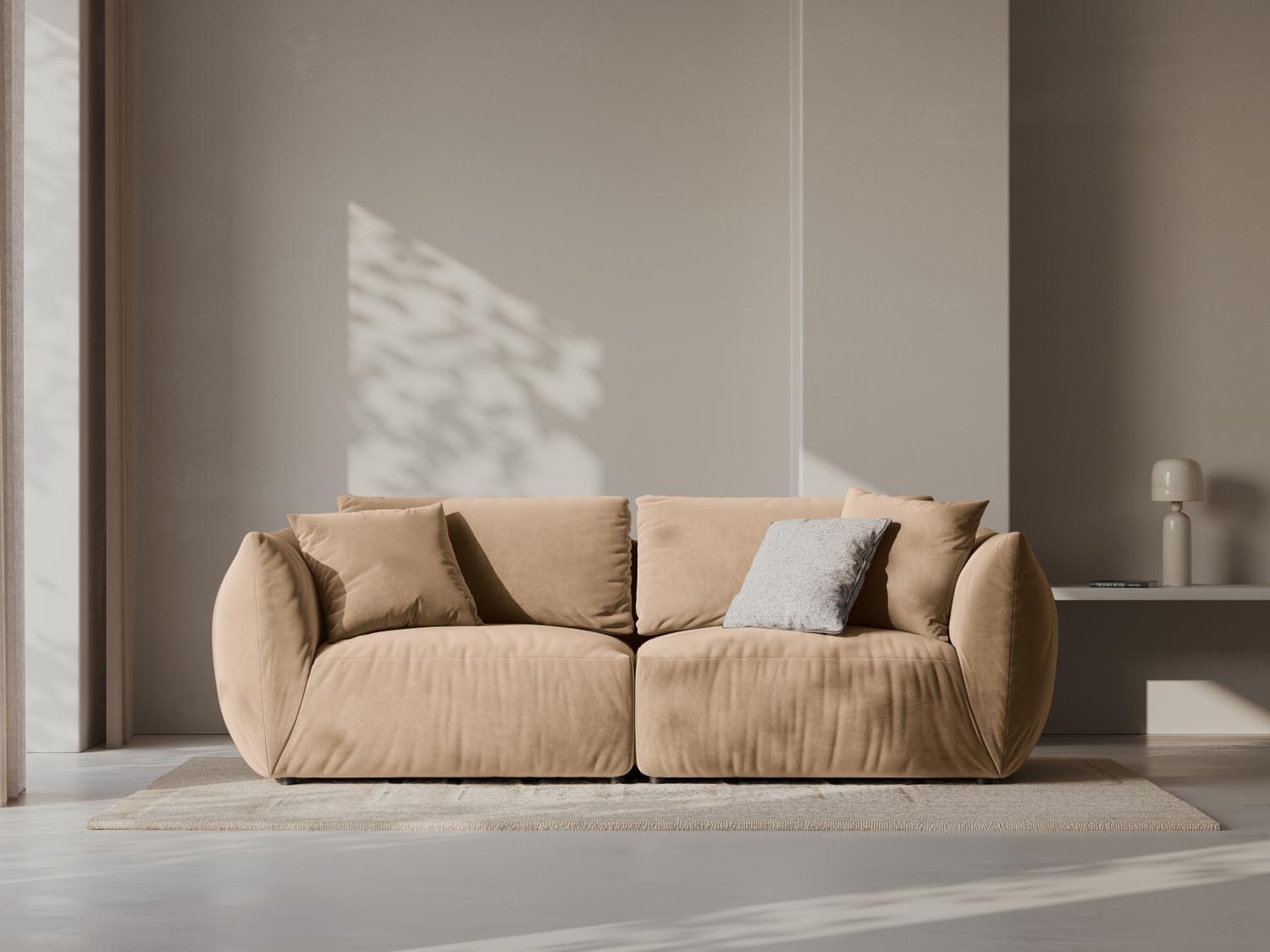 Elegantes Chris Velour Modular Sofa 3 Sitzer in Sand-Casino, ideal für stilvolle Wohnräume, präsentiert von Micadoni.