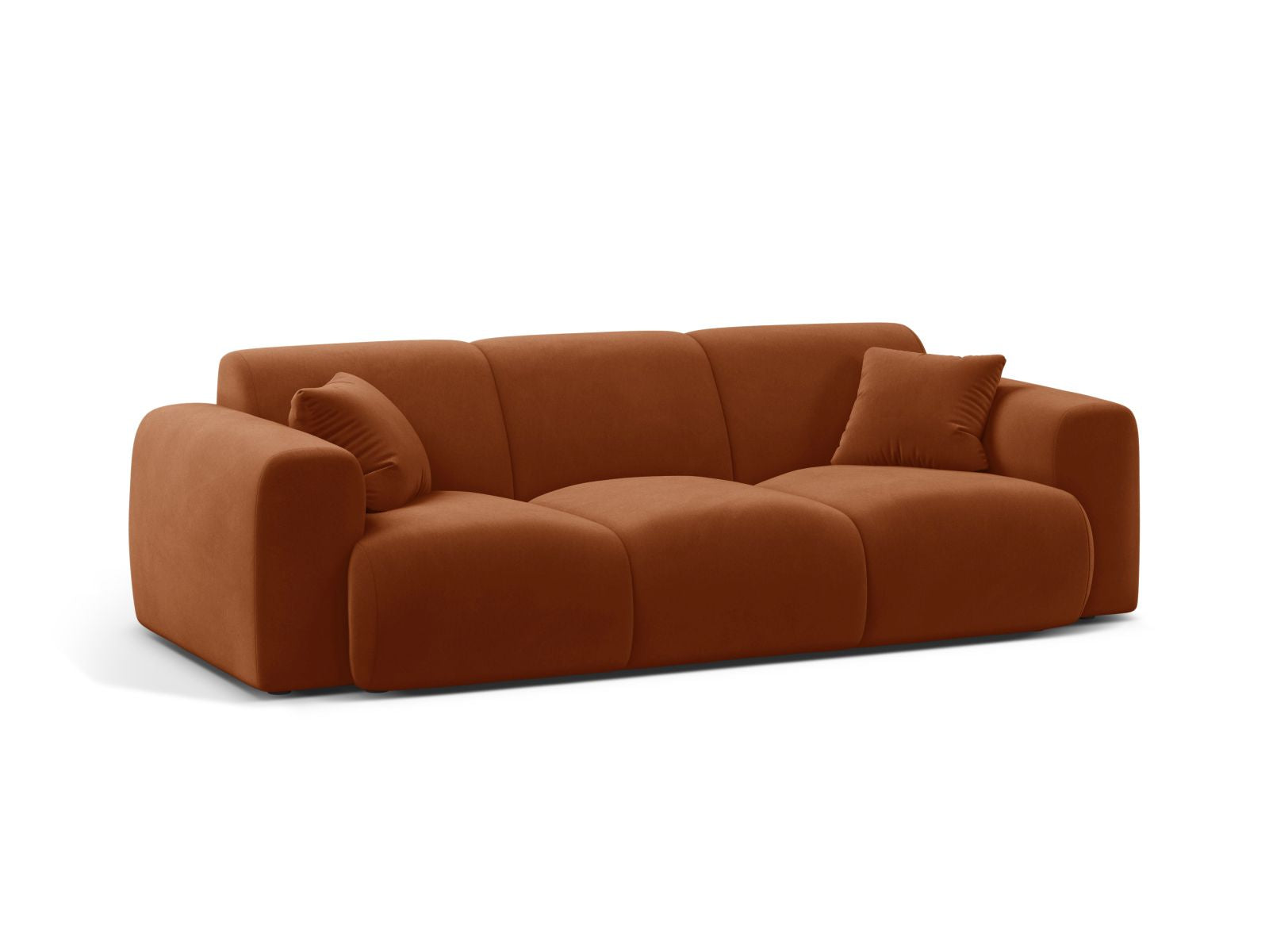Elegantes 3-Sitzer Sofa Molino in warmem Terracotta, ideal für stilvolle Wohnräume, erhältlich bei KAQTU Design AG.