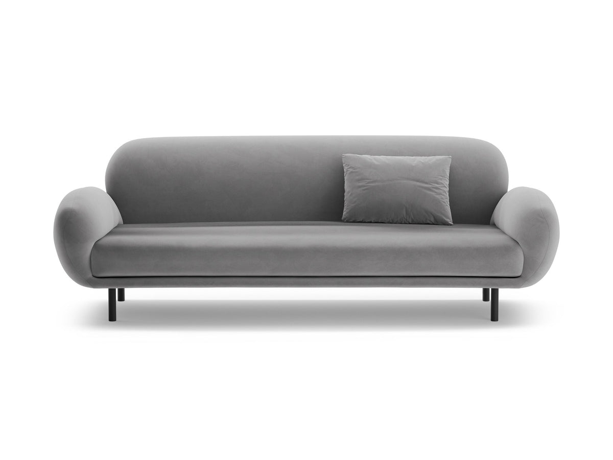 Weisses 3er Sofa Poppy von Micadoni mit strukturiertem Bouclé-Stoff, abgerundeter Silhouette und schlanken schwarzen Metallbeinen.