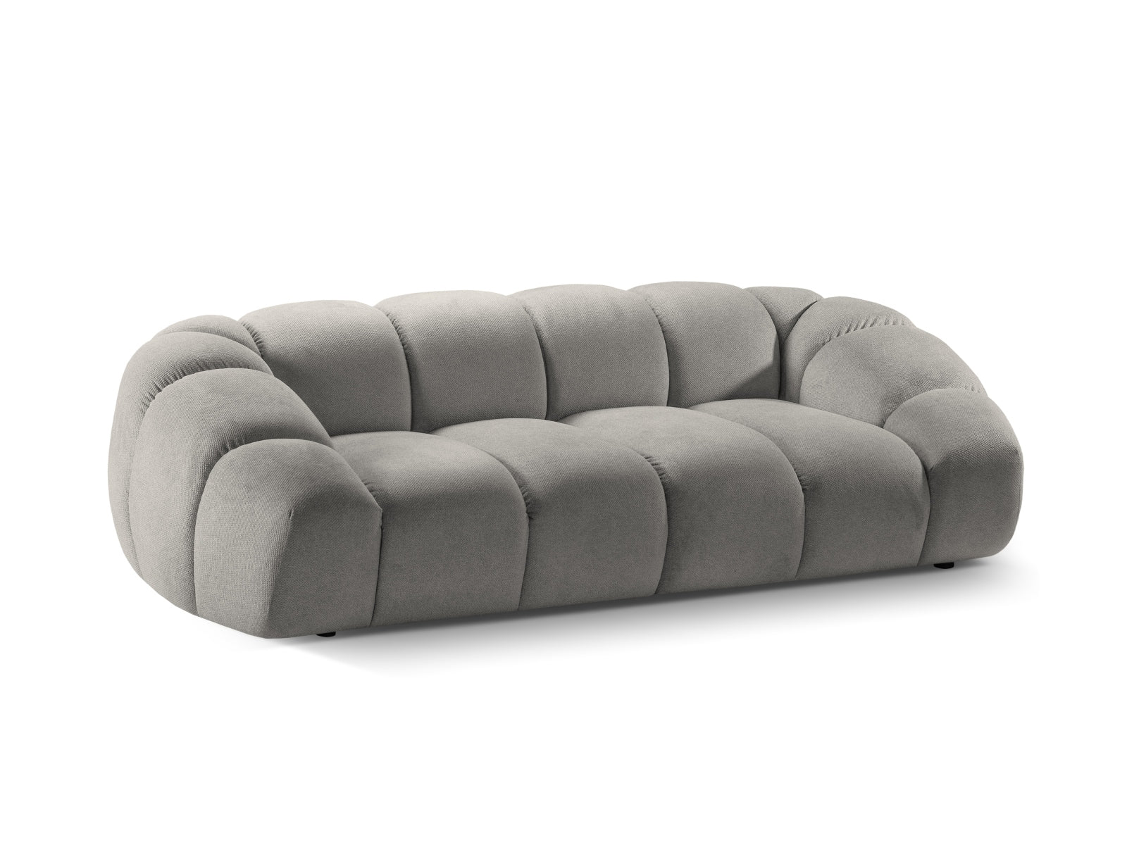 Modernes 3-Sitzer Sofa "Diana" in zartem Hellgrau, perfekt für gemütliche und stilvolle Wohnzimmer, erhältlich bei Micadoni.