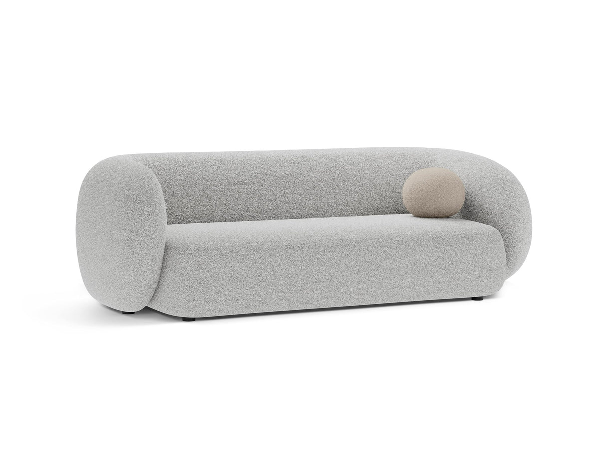 Weisses 3er Sofa Kate von Micadoni mit Bouclé-Stoffbezug, schwarzen Kunststoffbeinen und modularem Aufbau, Frontalansicht.