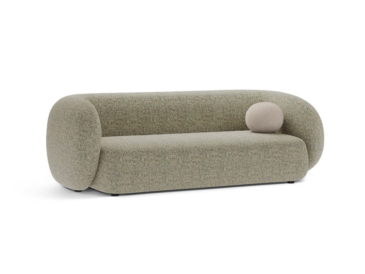 Weisses 3er Sofa Kate von Micadoni mit Bouclé-Stoffbezug, schwarzen Kunststoffbeinen und modularem Aufbau, Frontalansicht.