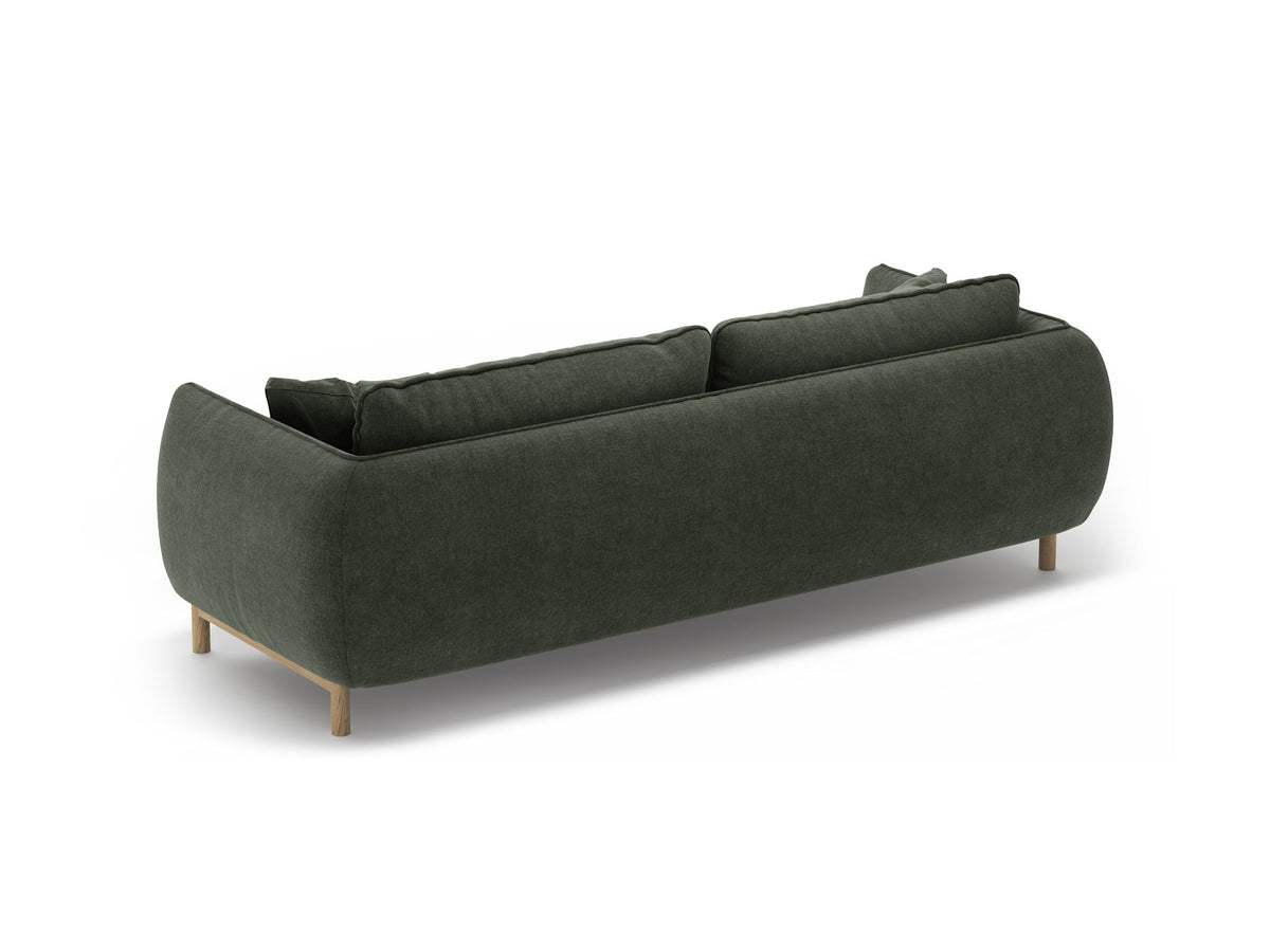 Dreisitzer-Sofa Ada von Micadoni mit geschwungener Form, Casino-Velours-Bezug in Mandel Beige und Buchenholzbeinen.
