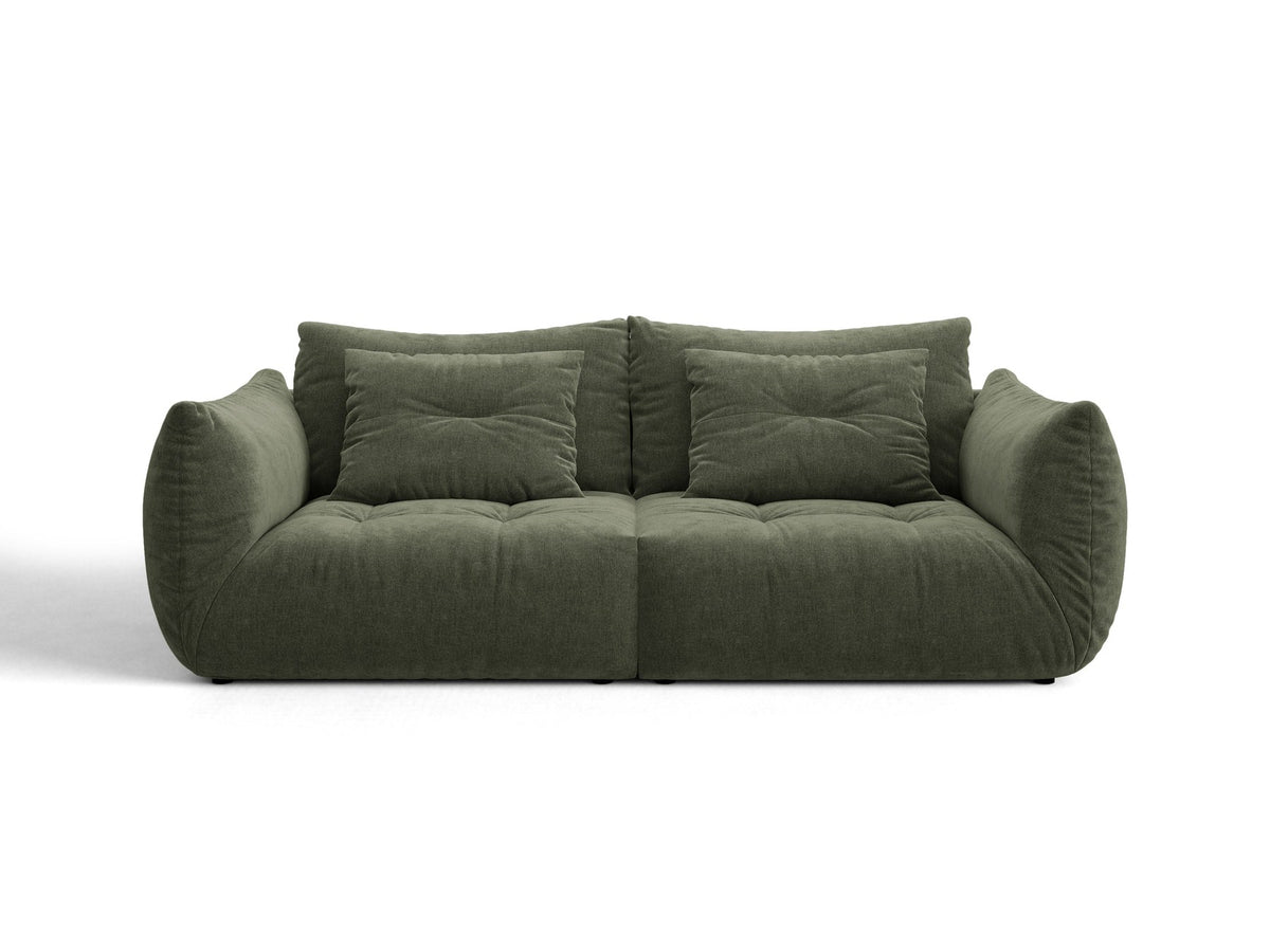 Beige gepolstertes 3er Sofa Bloom von Micadoni mit Veloursstoff Casino Pearl, schwarzen Kunststoffbeinen und grossen Rückenkissen.