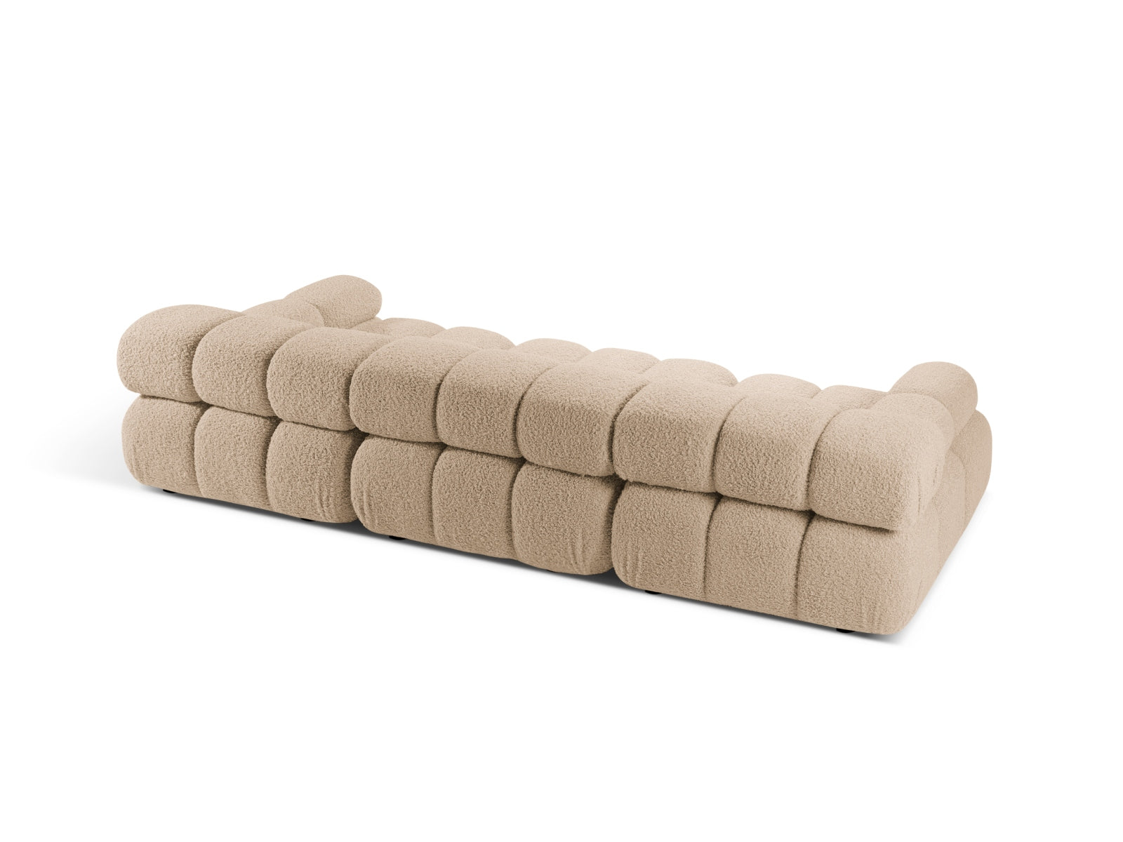 Modulares 3-Sitzer Sofa Bellis Boucle in sanften Sandtönen, perfekt für moderne Wohnkonzepte und gemütliche Entspannung.
