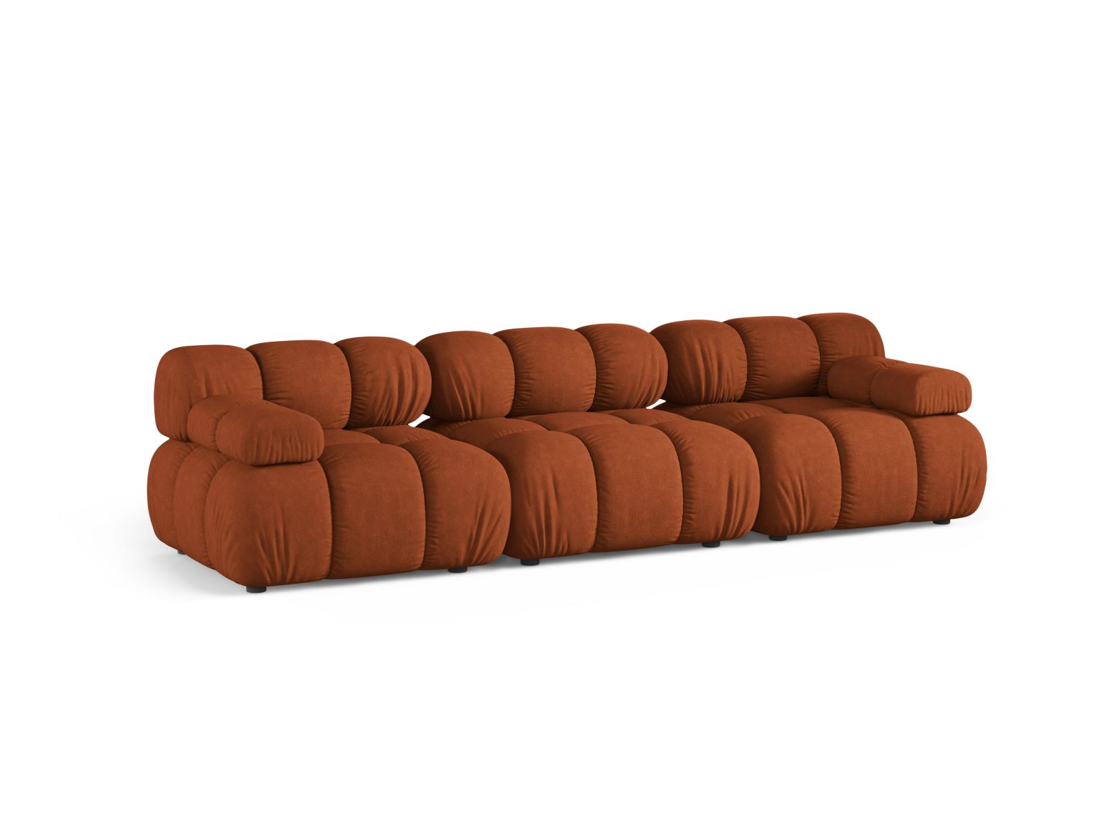 Elegantes 3-Sitzer Sofa Bellis von Micadoni in warmem Brick-Liberty, ideal für stilvolle Wohnräume und gemütliche Abende.