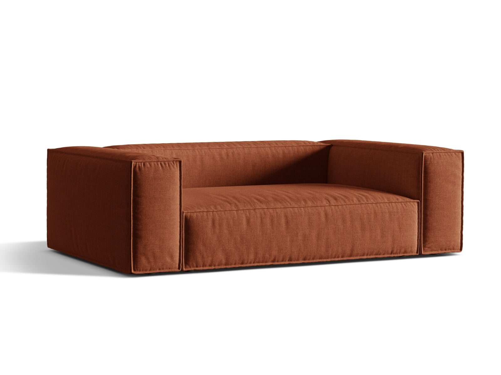 Elegantes 3-Sitzer Sofa Nuria in warmem Brick-Liberty, ideal für stilvolle Wohnräume, erhältlich bei KAQTU Design AG.