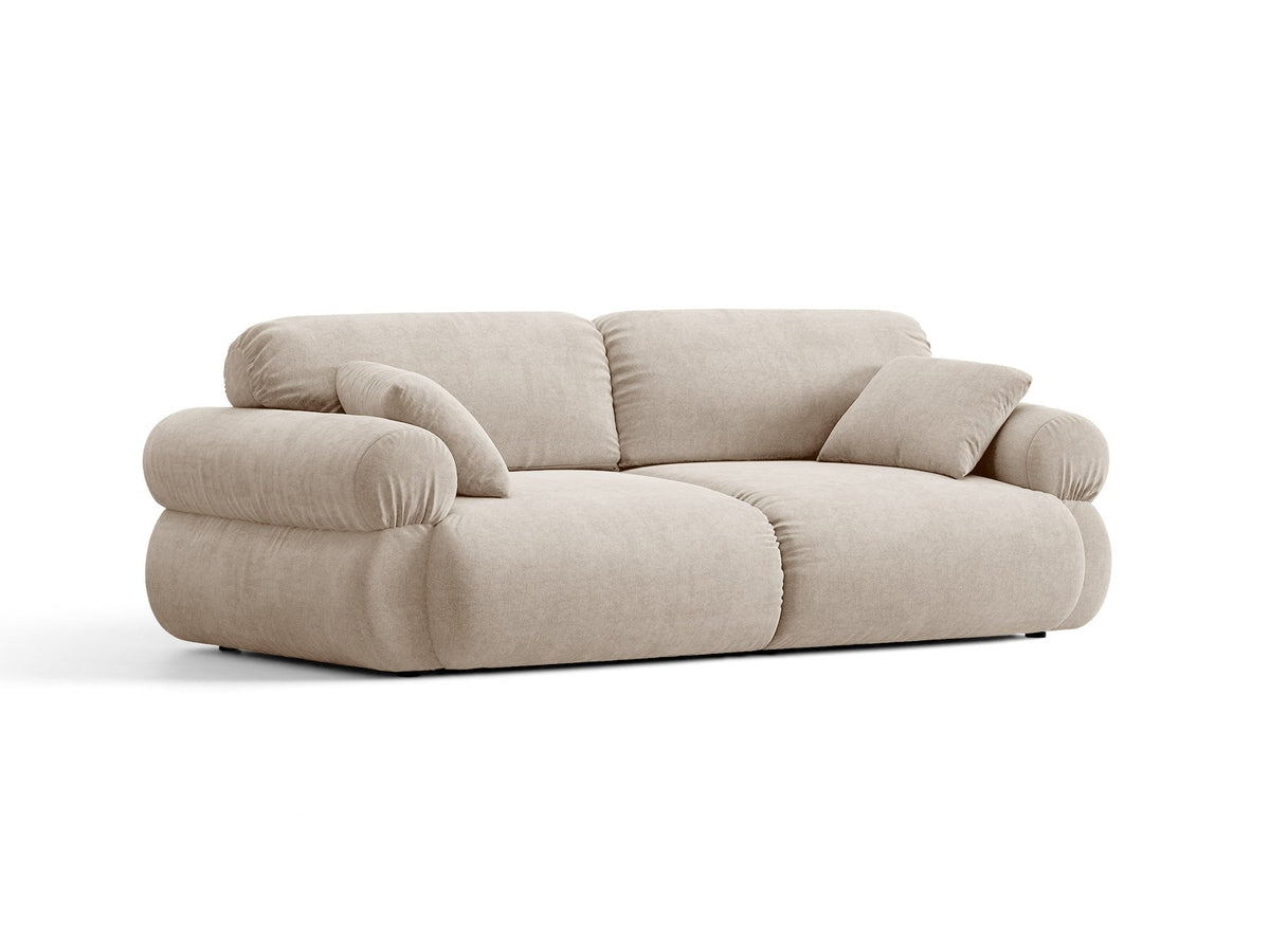 3er Sofa Ophelia von Micadoni in Beige mit Liberty Stoffbezug, niedriger Rückenlehne und schwarzen Kunststoffbeinen, modulare Bauweise sichtbar.