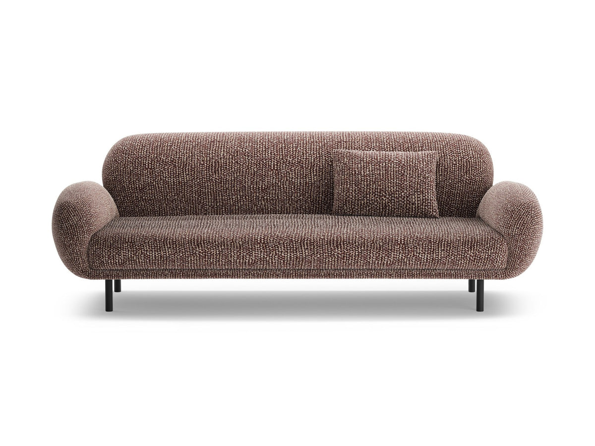 Weisses 3er Sofa Poppy von Micadoni mit strukturiertem Bouclé-Stoff, abgerundeter Silhouette und schlanken schwarzen Metallbeinen.