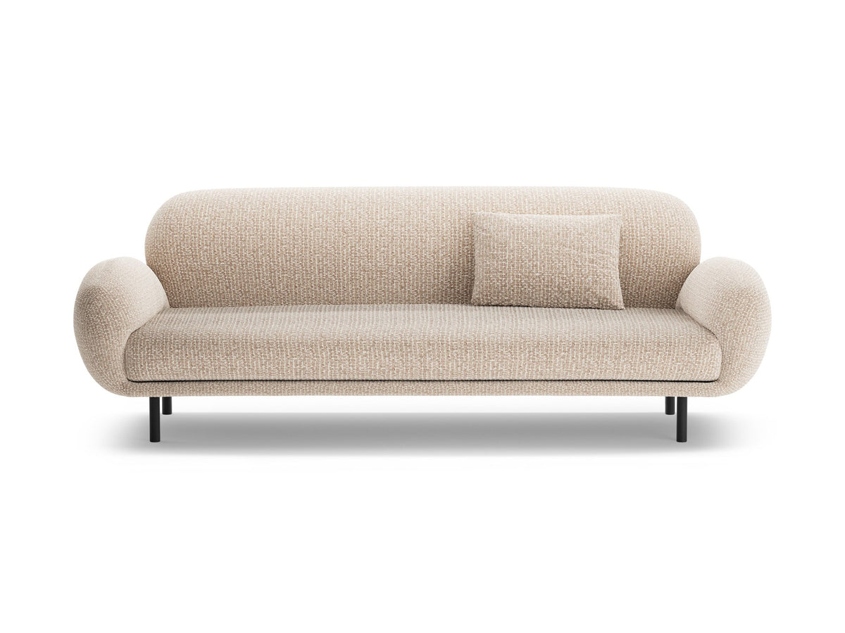 Weisses 3er Sofa Poppy von Micadoni mit strukturiertem Bouclé-Stoff, abgerundeter Silhouette und schlanken schwarzen Metallbeinen.
