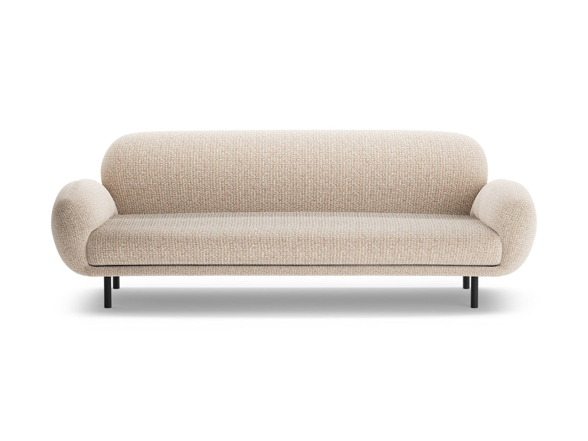 Weisses 3er Sofa Poppy von Micadoni mit strukturiertem Bouclé-Stoff, abgerundeter Silhouette und schlanken schwarzen Metallbeinen.
