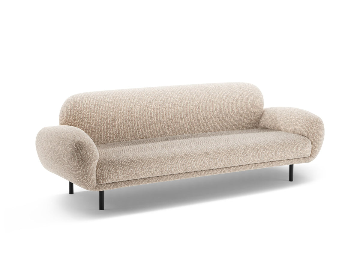 Weisses 3er Sofa Poppy von Micadoni mit strukturiertem Bouclé-Stoff, abgerundeter Silhouette und schlanken schwarzen Metallbeinen.