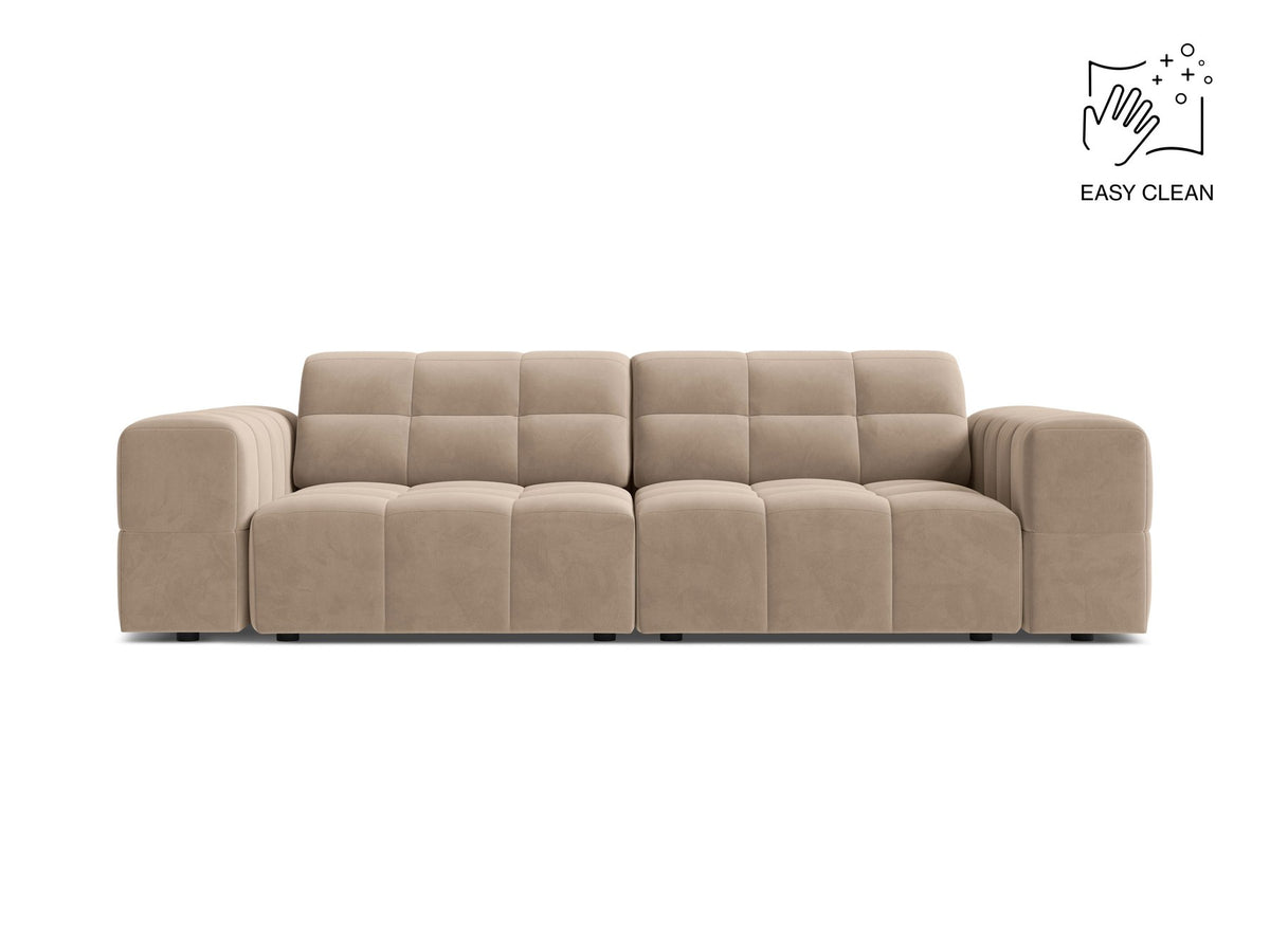 Beige gepolstertes 3er Sofa Jennifer von Micadoni mit schwarzen Kunststoffbeinen und leicht geneigter Rückenlehne, Stoffbezug Bluvel.