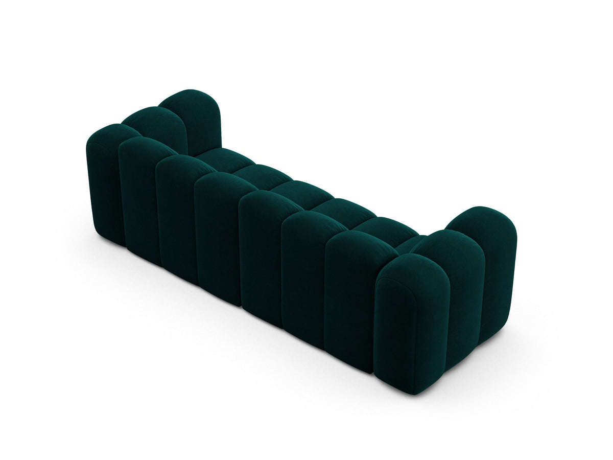 Beigefarbenes 3er Sofa Lupine von Micadoni aus Samtstoff mit schwarzen Kunststoffbeinen, niedriger Rückenlehne und modularem Aufbau.