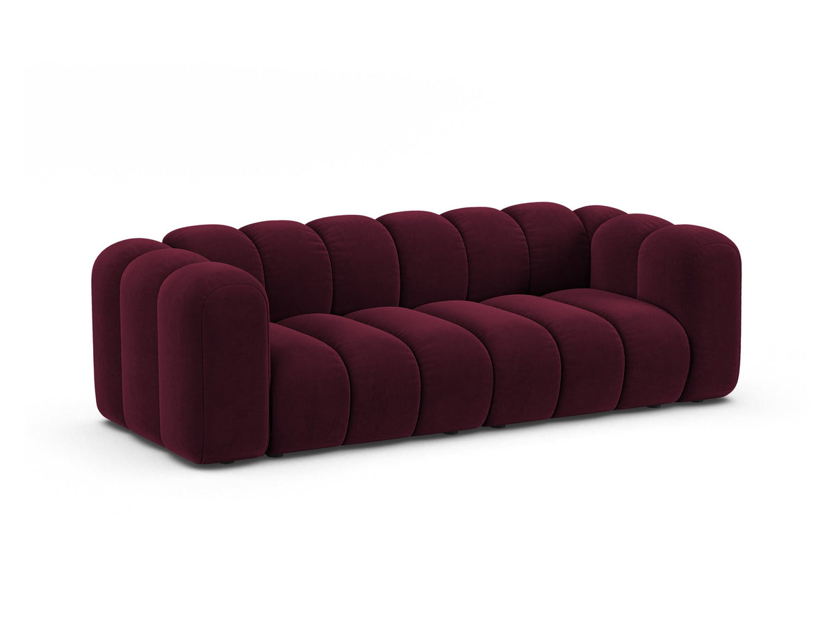 Beigefarbenes 3er Sofa Lupine von Micadoni aus Samtstoff mit schwarzen Kunststoffbeinen, niedriger Rückenlehne und modularem Aufbau.