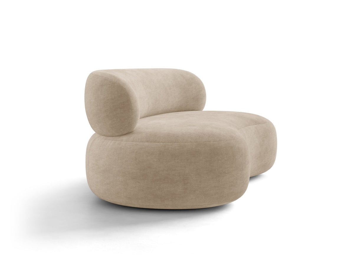 Foto des Aura 3er Sofas von Micadoni in Leichtes beige, Chenille-Stoff Golden, geschwungene Rückenlehne, schwarze Kunststoffbeine.