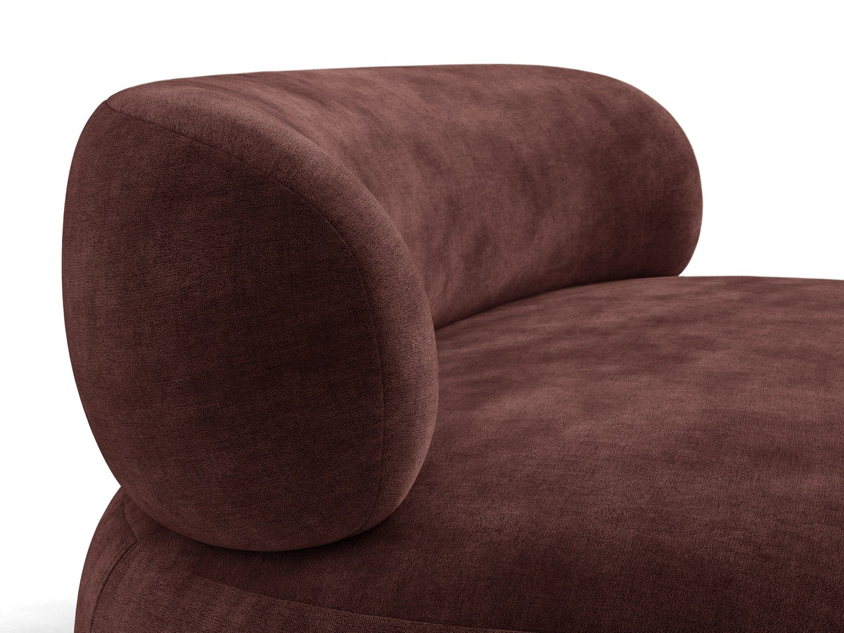 Foto des Aura 3er Sofas von Micadoni in Leichtes beige, Chenille-Stoff Golden, geschwungene Rückenlehne, schwarze Kunststoffbeine.