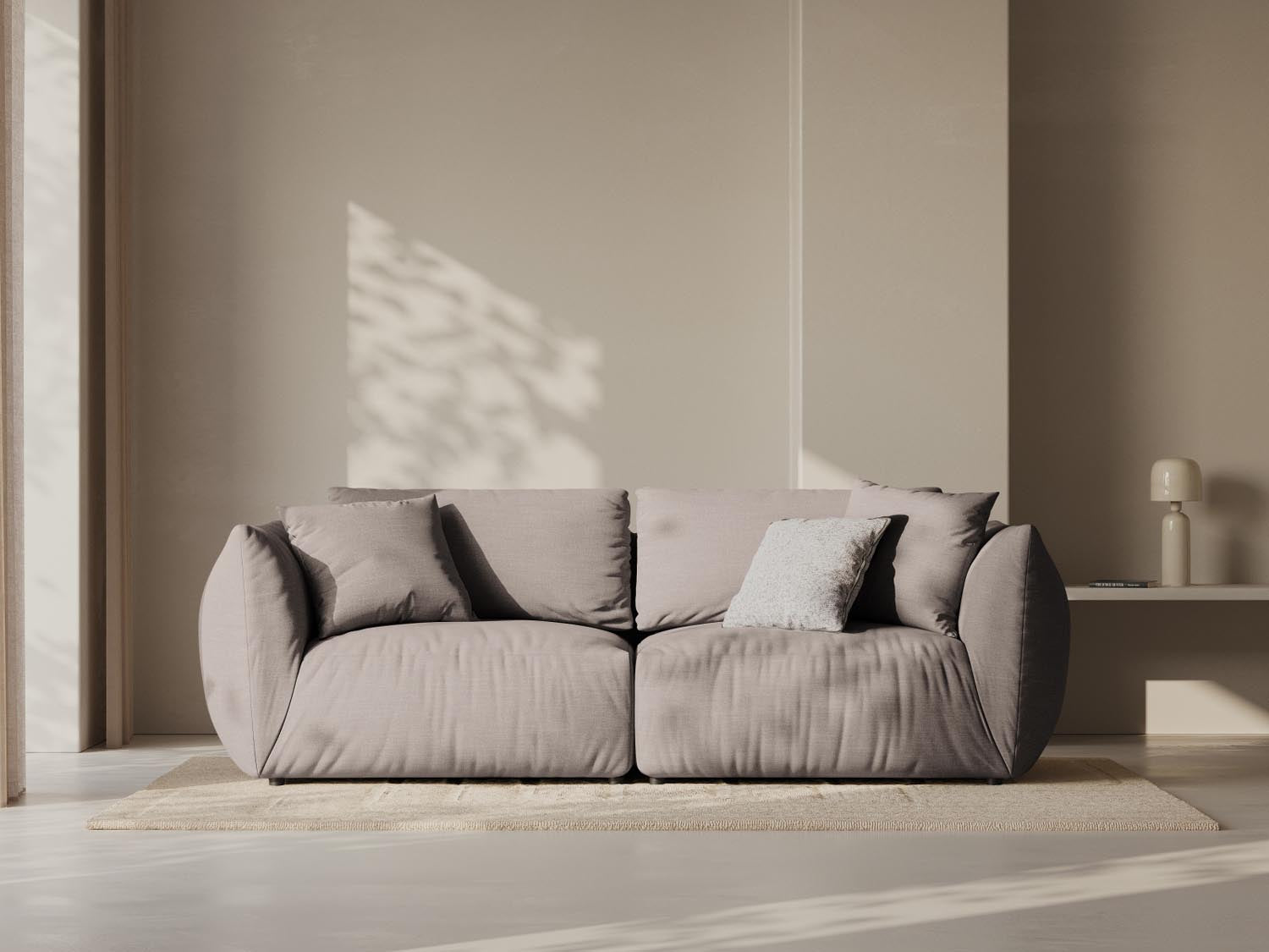 Elegantes Chris Modular Sofa 3 Sitzer in warmem Grau, ideal für stilvolle Wohnräume. Hochwertige Verarbeitung von Micadoni.