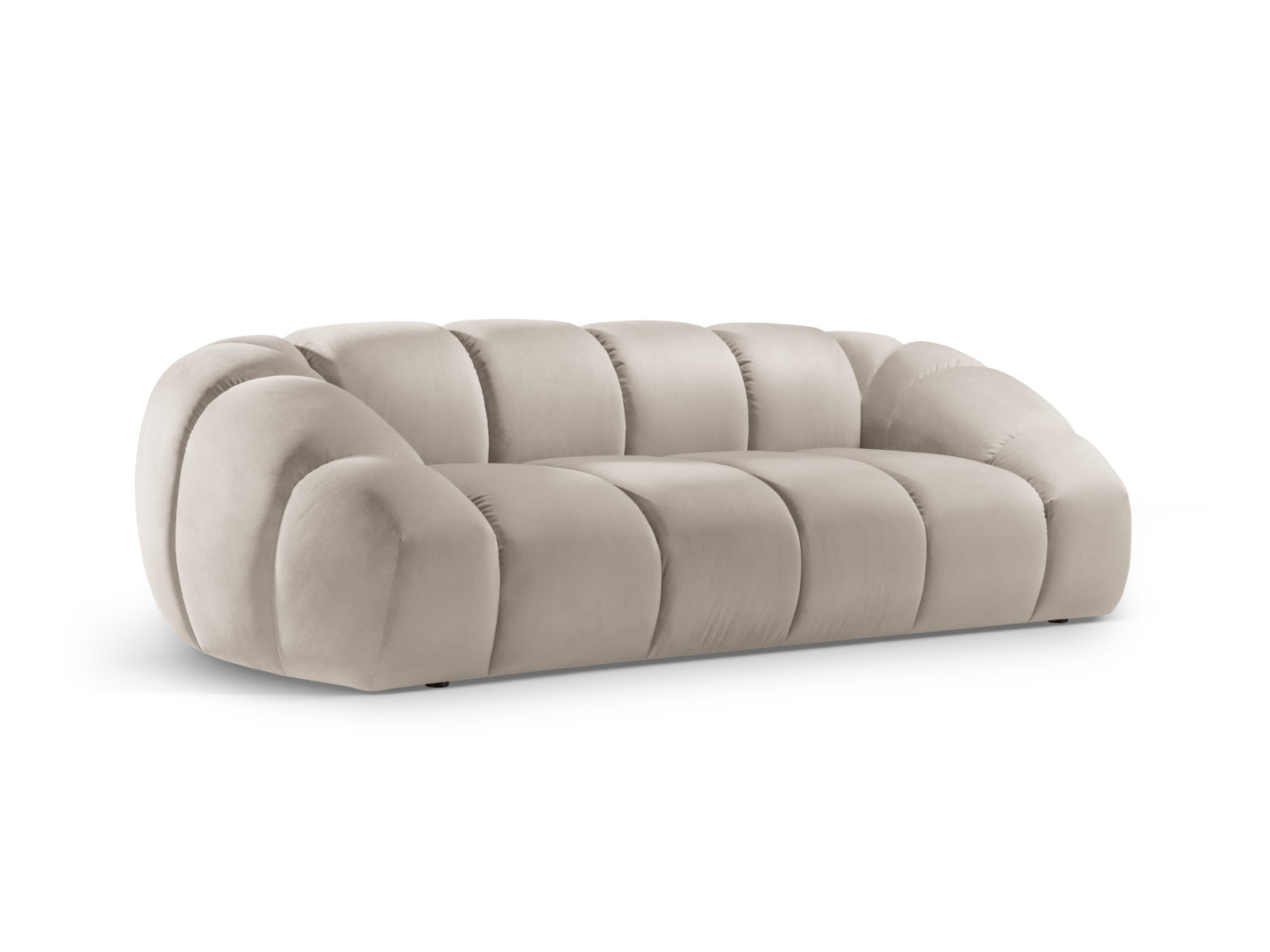 Elegantes Diana Velour Sofa in Beige-Salvador, 3-Sitzer von Micadoni, ideal für stilvolle Wohnräume und gemütliche Abende.