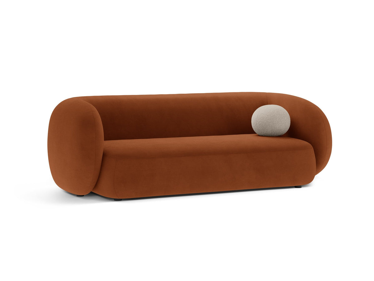 Weisses 3er Sofa Kate von Micadoni mit Bouclé-Stoffbezug, schwarzen Kunststoffbeinen und modularem Aufbau, Frontalansicht.