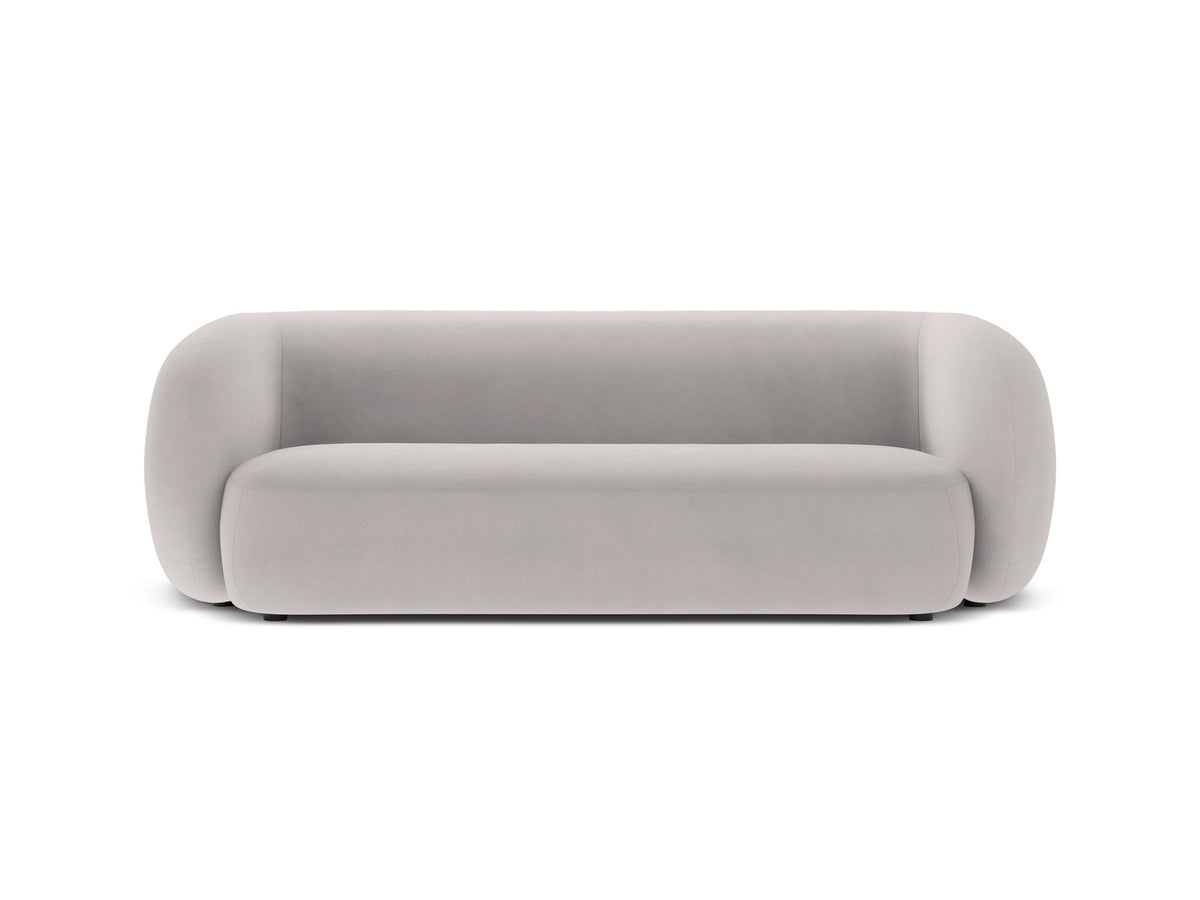 Weisses 3er Sofa Kate von Micadoni mit Bouclé-Stoffbezug, schwarzen Kunststoffbeinen und modularem Aufbau, Frontalansicht.