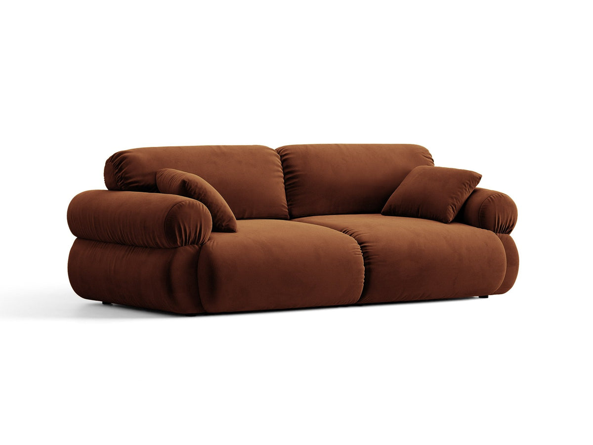 3er Sofa Ophelia von Micadoni in Beige mit Liberty Stoffbezug, niedriger Rückenlehne und schwarzen Kunststoffbeinen, modulare Bauweise sichtbar.