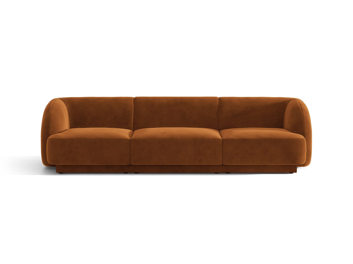 Dunkelbeiges 3er Sofa Miley von Micadoni mit Bluvel-Stoffbezug, schwarzen Kunststoffbeinen und gepolsterter Rückenlehne, Frontalansicht.