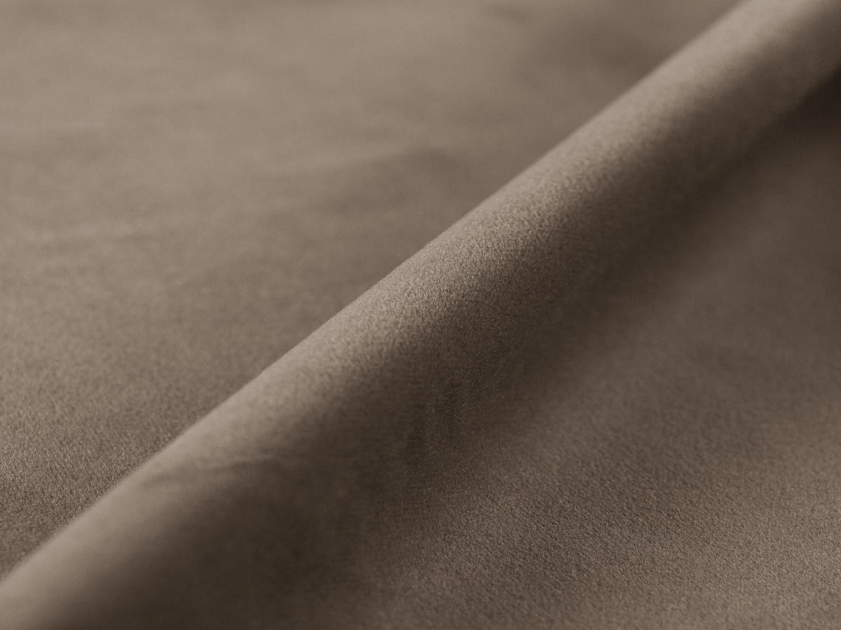 Nuria Velour Sofa 3 Sitzer in Warm grey-Paris präsentiert im Onlineshop von KAQTU Design AG. 3er Sofa ist von Micadoni
